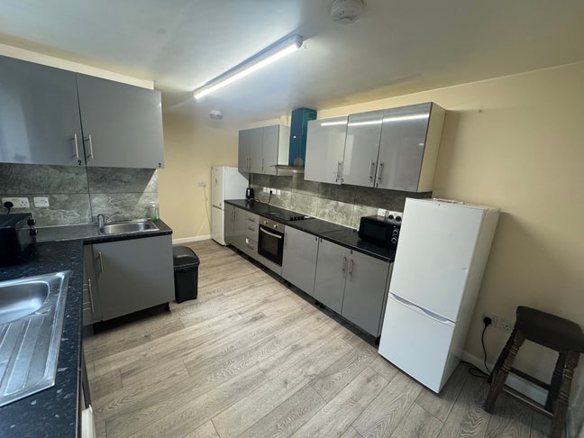 Spacious Double Room with Private En-Suite Main Photo