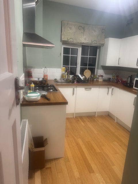 1 double room available in 2 bed room flat for pro Main Photo