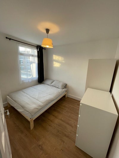 Bright Double Room To Let - London E17 Main Photo