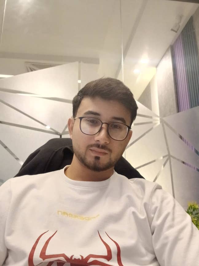 LOOKING FOR A ROOM OR ROOMMATE TO SHARE A ROOM Main Photo