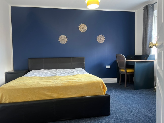 Last room available in a beautiful house! Main Photo