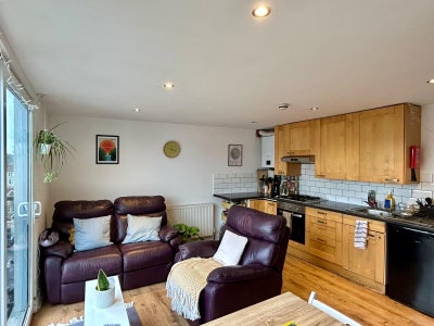 Double room in friendly postgrad flatshare  Main Photo