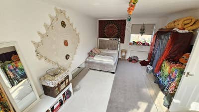 Available Huge Double Room in Lovely Flat  Main Photo