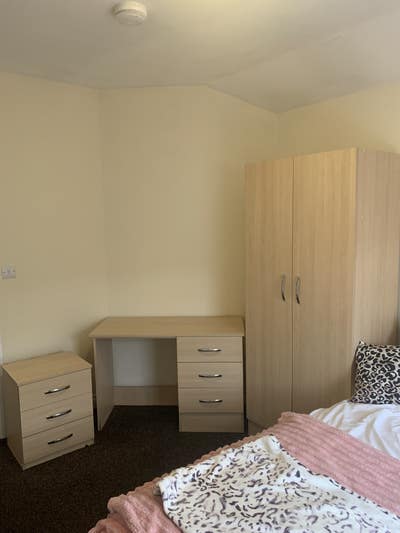 En-suite Room to rent in Jesmond Main Photo