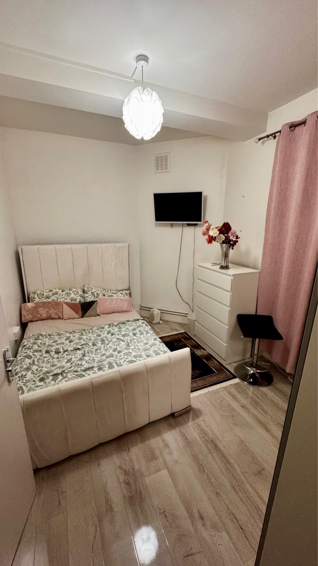 Double Bedroom Available To Rent Main Photo