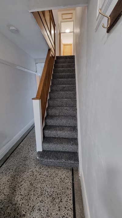 3 double rooms  and 2 single  rooms  available  Main Photo