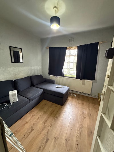 Bright & Spacious Double Room – N13 Main Photo