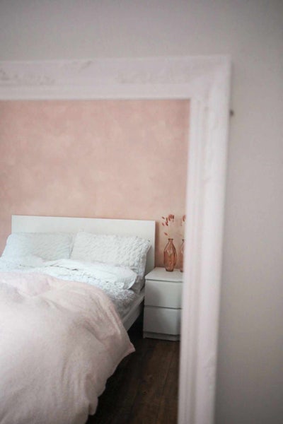 Stylish apartment 25 minutes from MCR Main Photo