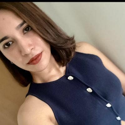 Professional Female seeks a single or double room Main Photo