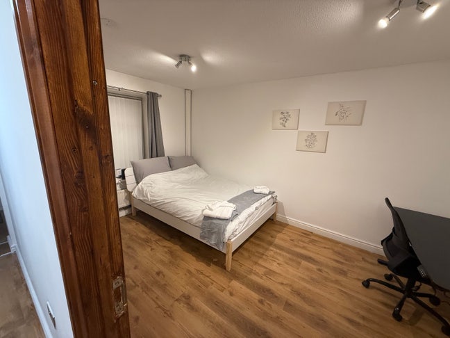 Large double bed room  Main Photo