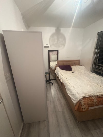 Single Room w/ small double bed in Aldgate (Zone1) Main Photo