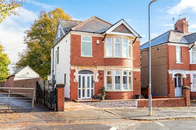 Large Double Room - Available **NOW** Main Photo