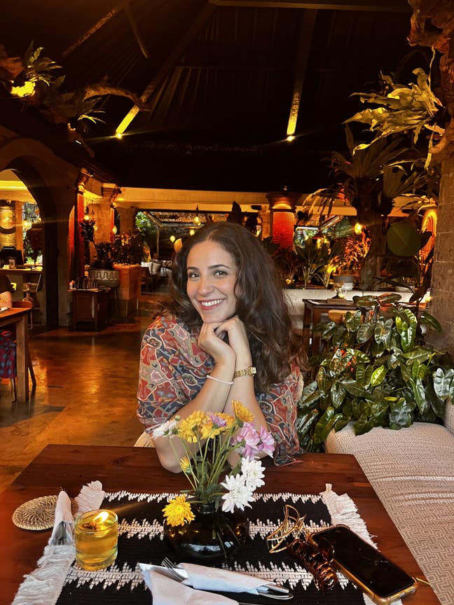 Professional Female seeks room in a friendly flat  Main Photo