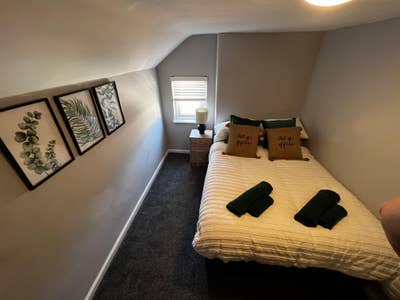 Double room available in newly renovated property Main Photo