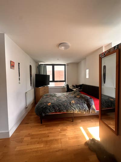Cozy & Bright Double roomin Limehouse Main Photo