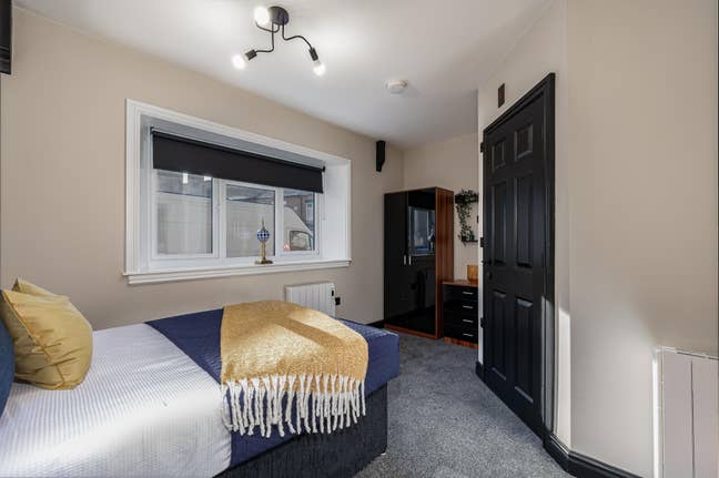"Stunning Ensuite Double in a Converted Church" Main Photo