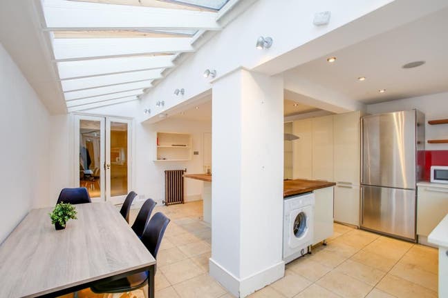 Stunning rooms in large house - Clapham Main Photo