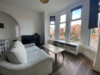 All Bills Included - a Spacious Double Room Main Photo