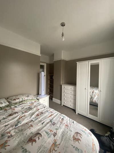Single room with small double bed.  Main Photo