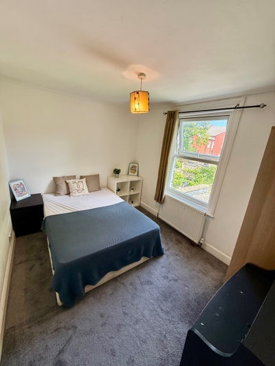  Bright and Spacious Double Room in Cricklewood  Main Photo