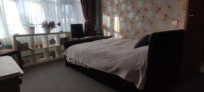 Master bedroom in nice and quiet family house  Main Photo