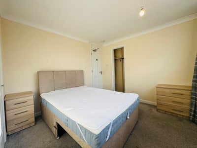 Large House - Double room + All Bills Included Main Photo