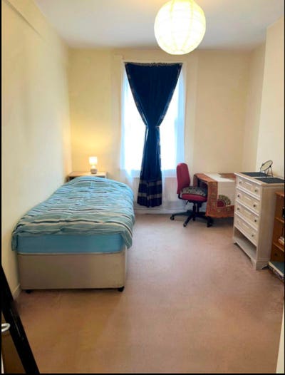 Quiet Room in the City Main Photo