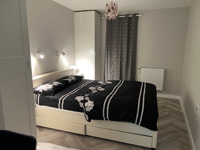 Double En-suite room in modern flat Main Photo