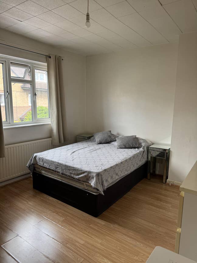 Spacious Rooms Available in Bethnal Green Main Photo