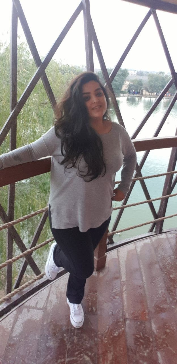 Professional Female seeks a single or double room Main Photo