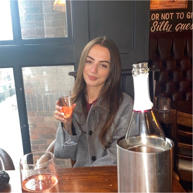 2 girls looking for 2 rooms or flatmates - London! Main Photo