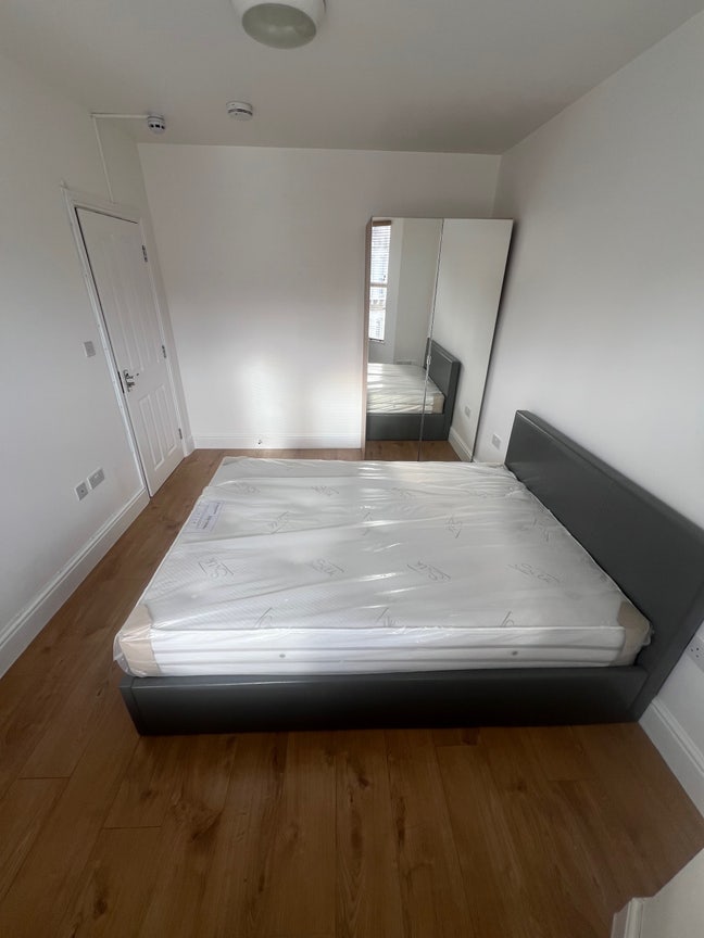 Fully Furnished Double Room £880 All Inclusive  Main Photo