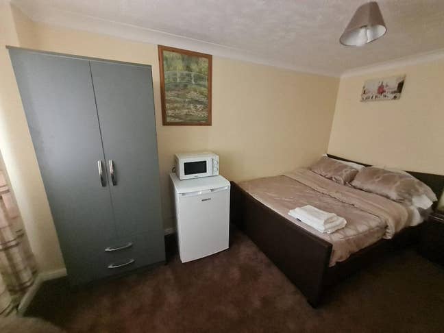 Double Room with Adjacent Private Shower Room Main Photo