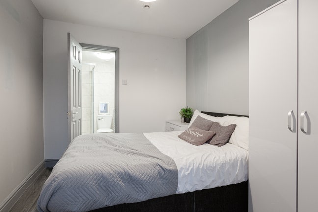 😁❄️ Ensuites in L7 Main Photo