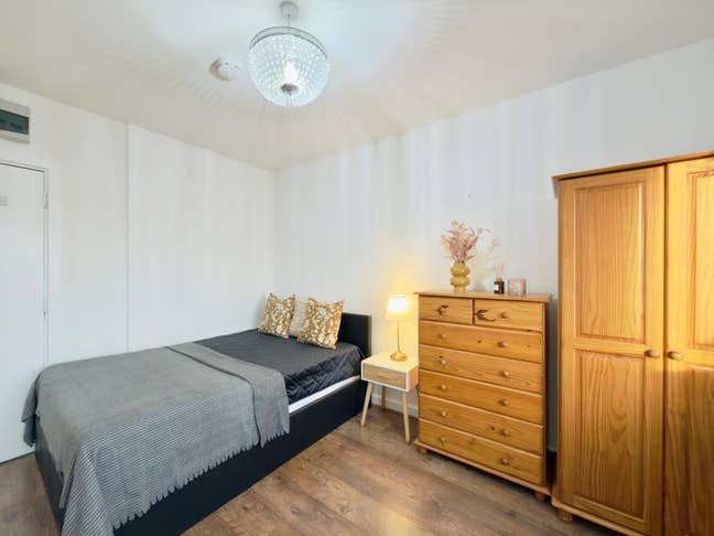 East Finchley N2, Studio Flat £1,195+electric only Main Photo