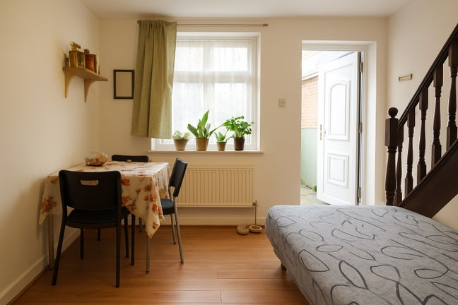 🌿 Modern One-Bedroom Maisonette – South Ealing Main Photo