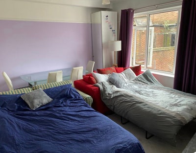 Huge room in town and near the beach  Main Photo