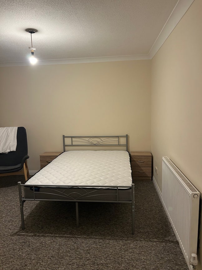 Large double freshly painted  Main Photo