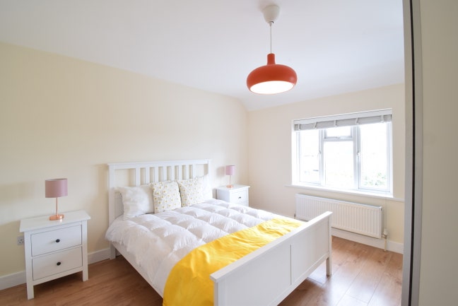 Bright & Modern Room – All Bills Included! Main Photo