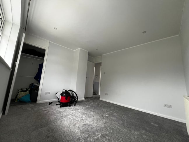 Stylish Room in Renovated Home with Gym, Garden&…. Main Photo