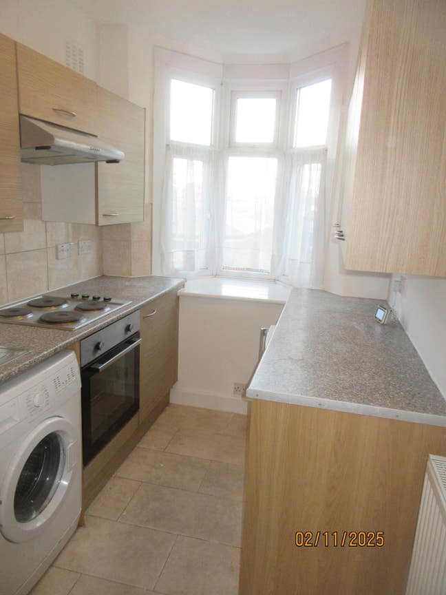 Walthamstow -Spacious newly decorated 1 bed flat Main Photo