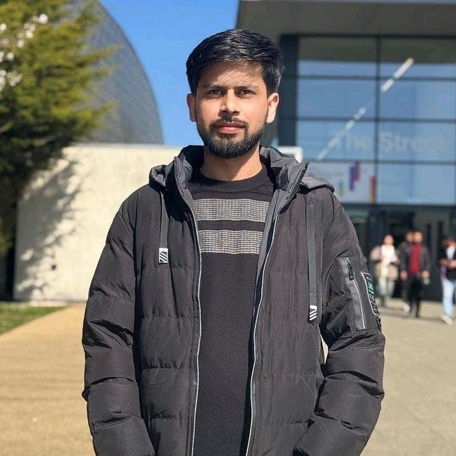 Professional Male seeks a single or double room Main Photo