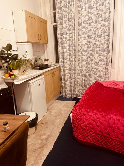 Cosy bed seat in central London, very bright Main Photo