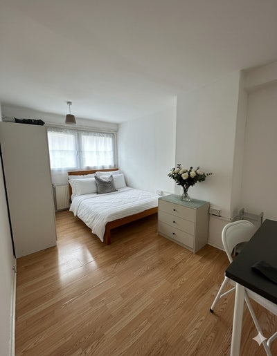 Elizabeth Line & Westfield Just 5 Mins Walk! Main Photo