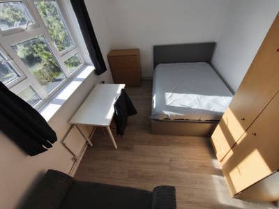Large Double Room in Archway - Zone 2 Main Photo