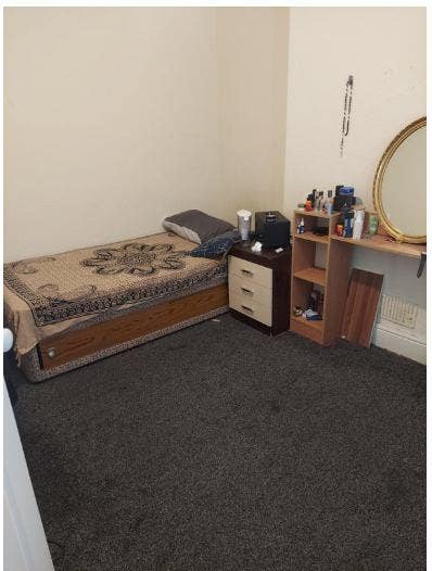 Single room available for rent Main Photo