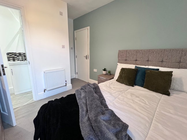 🏡 Quiet Cosy Double w/Ensuite Main Photo