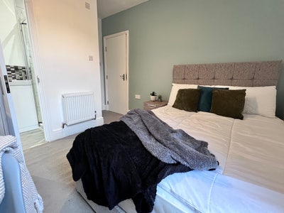 🏡 Quiet Cosy Double w/Ensuite (67AS) Main Photo