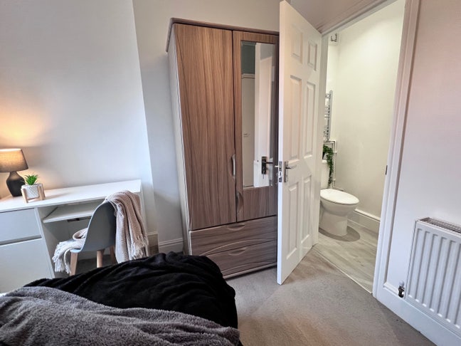 🏡 Sweet Cosy Ground Floor Double w/Ensuite RM2 Main Photo