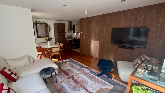 Bright Large Dbl Room with Balcony Access Main Photo